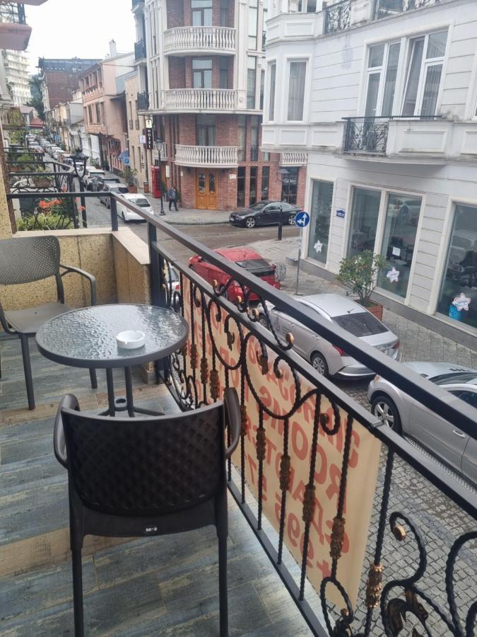 Mahali Hotel Batoemi Buitenkant foto