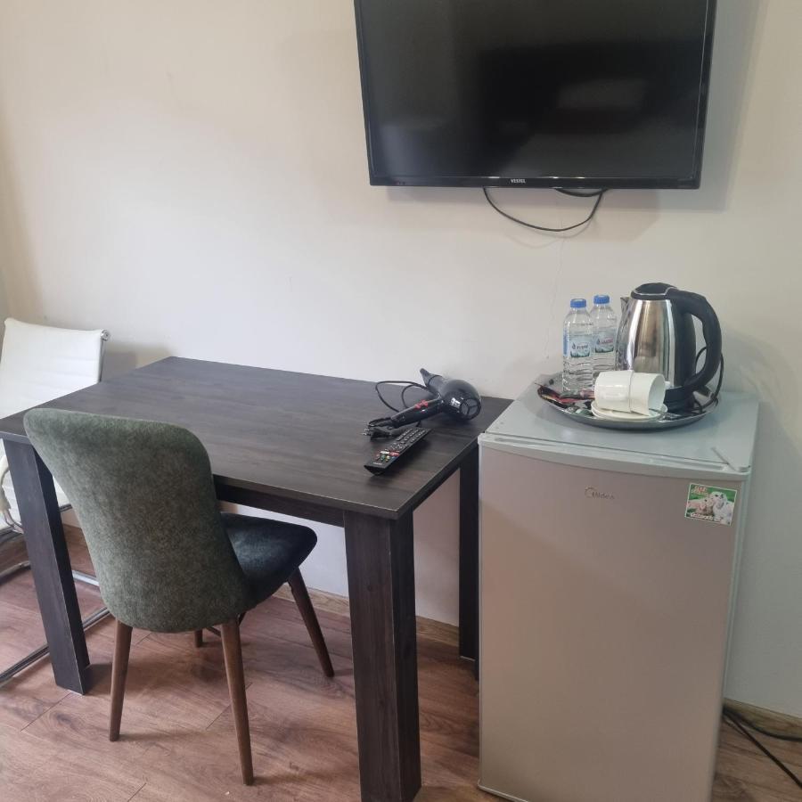 Mahali Hotel Batoemi Buitenkant foto