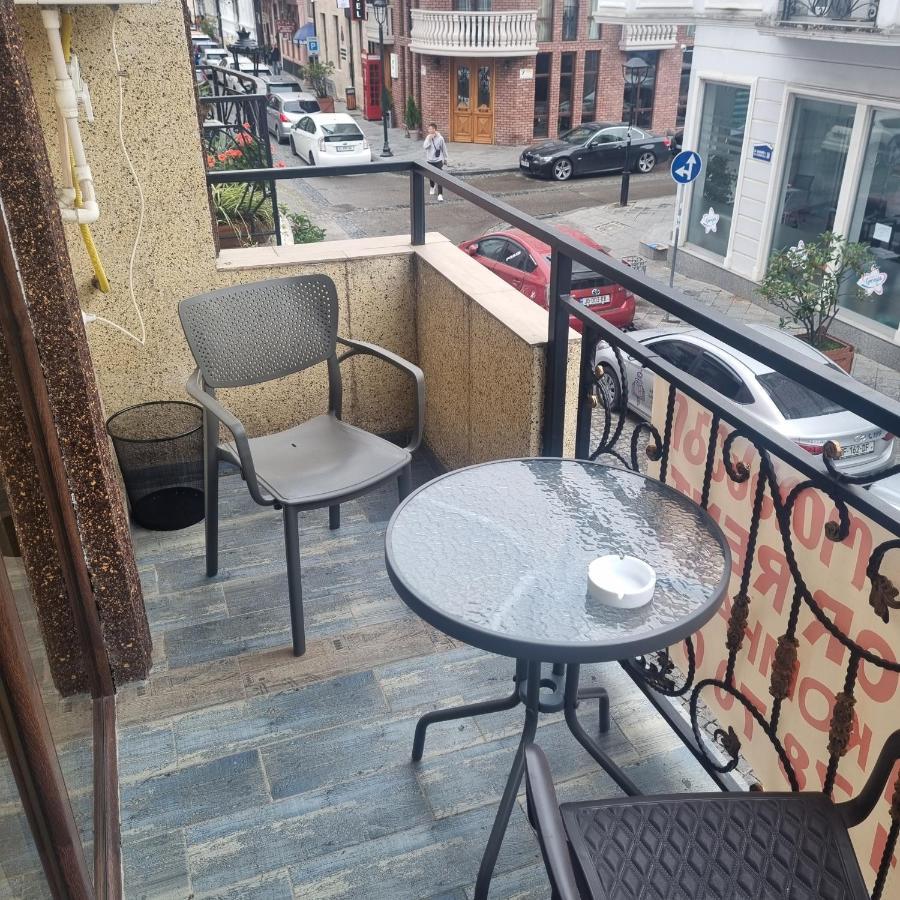 Mahali Hotel Batoemi Buitenkant foto