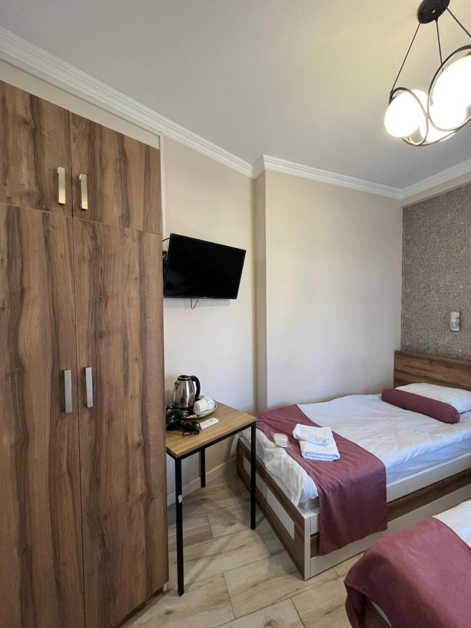 Mahali Hotel Batoemi Buitenkant foto