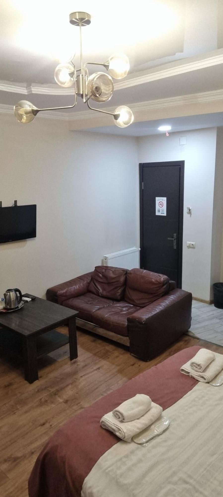 Mahali Hotel Batoemi Buitenkant foto