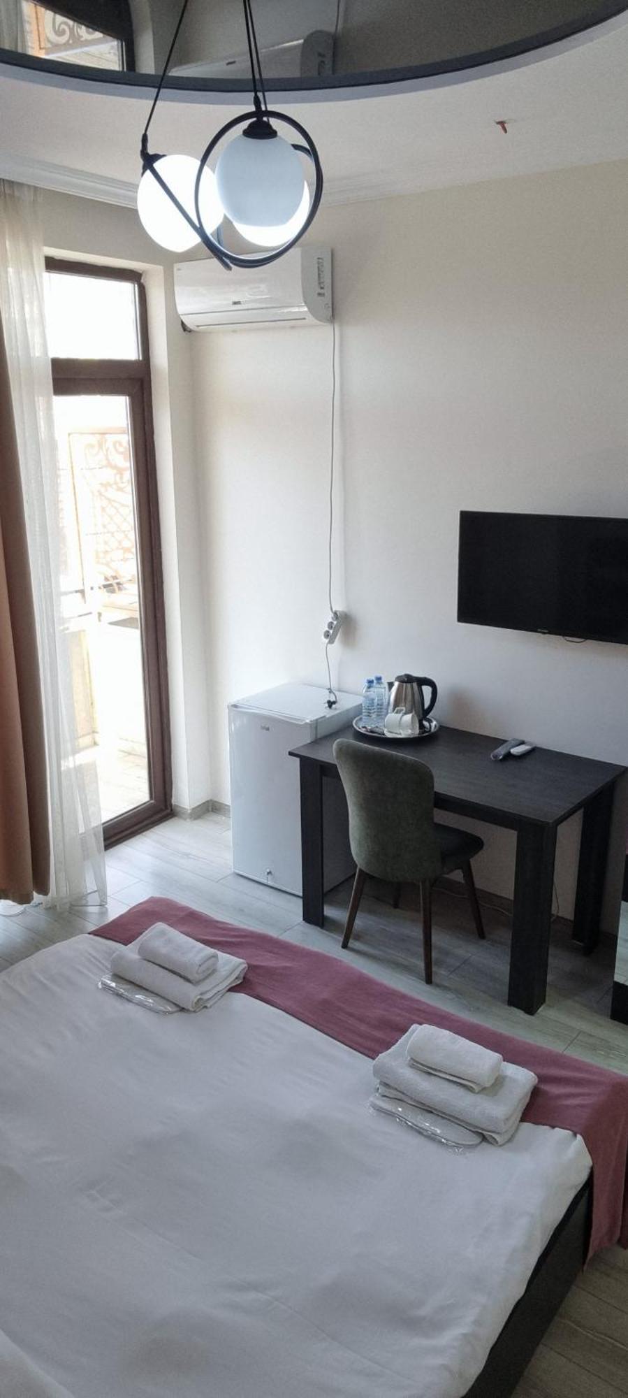 Mahali Hotel Batoemi Buitenkant foto