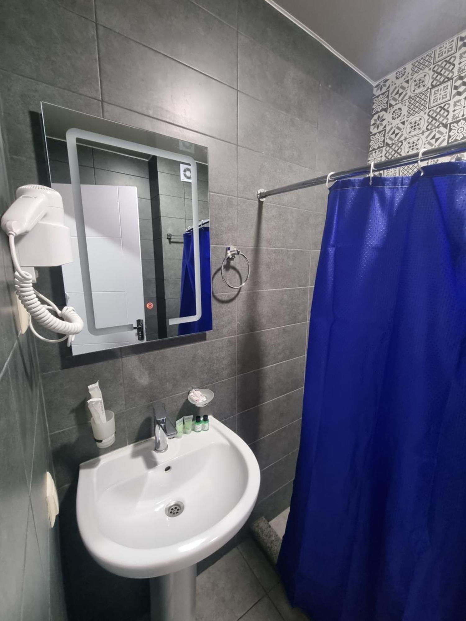 Mahali Hotel Batoemi Buitenkant foto