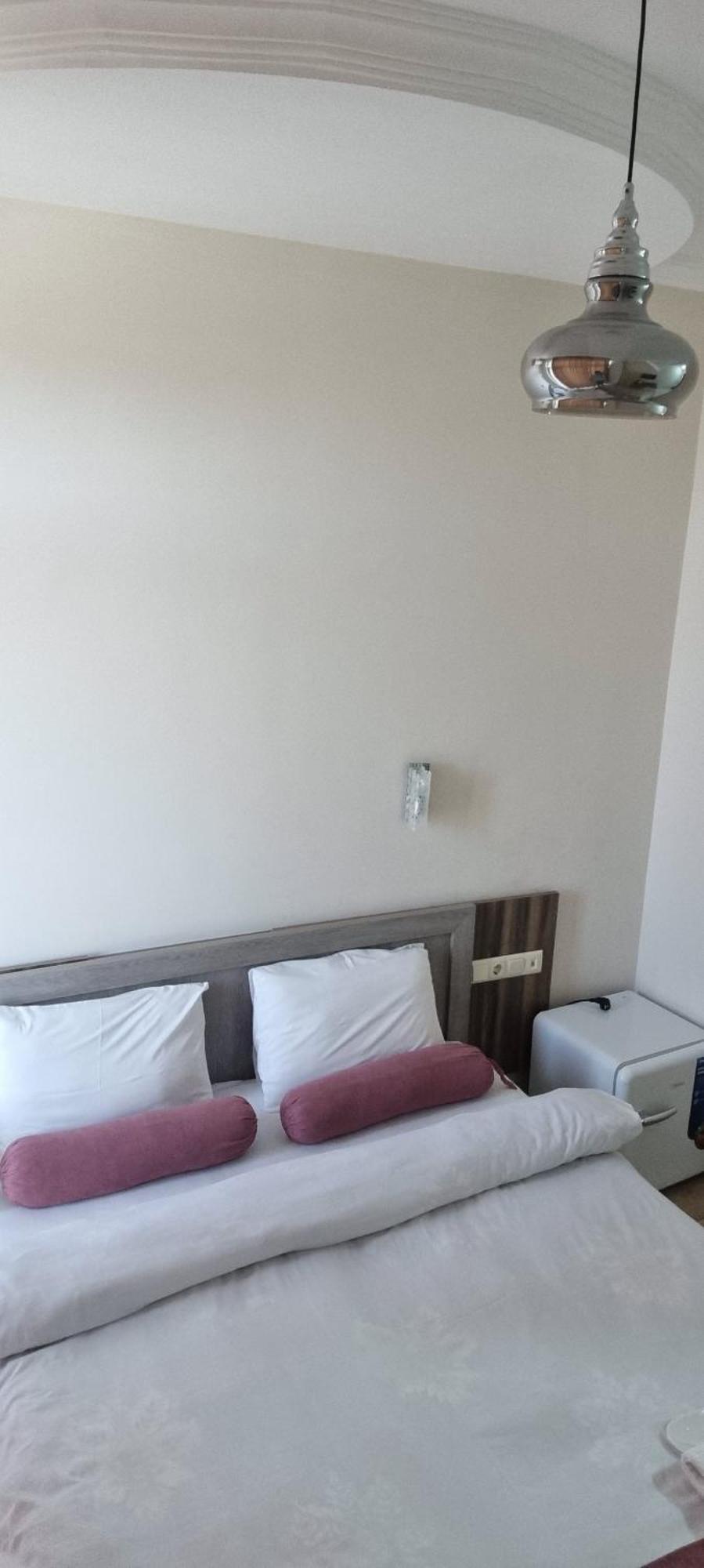 Mahali Hotel Batoemi Buitenkant foto