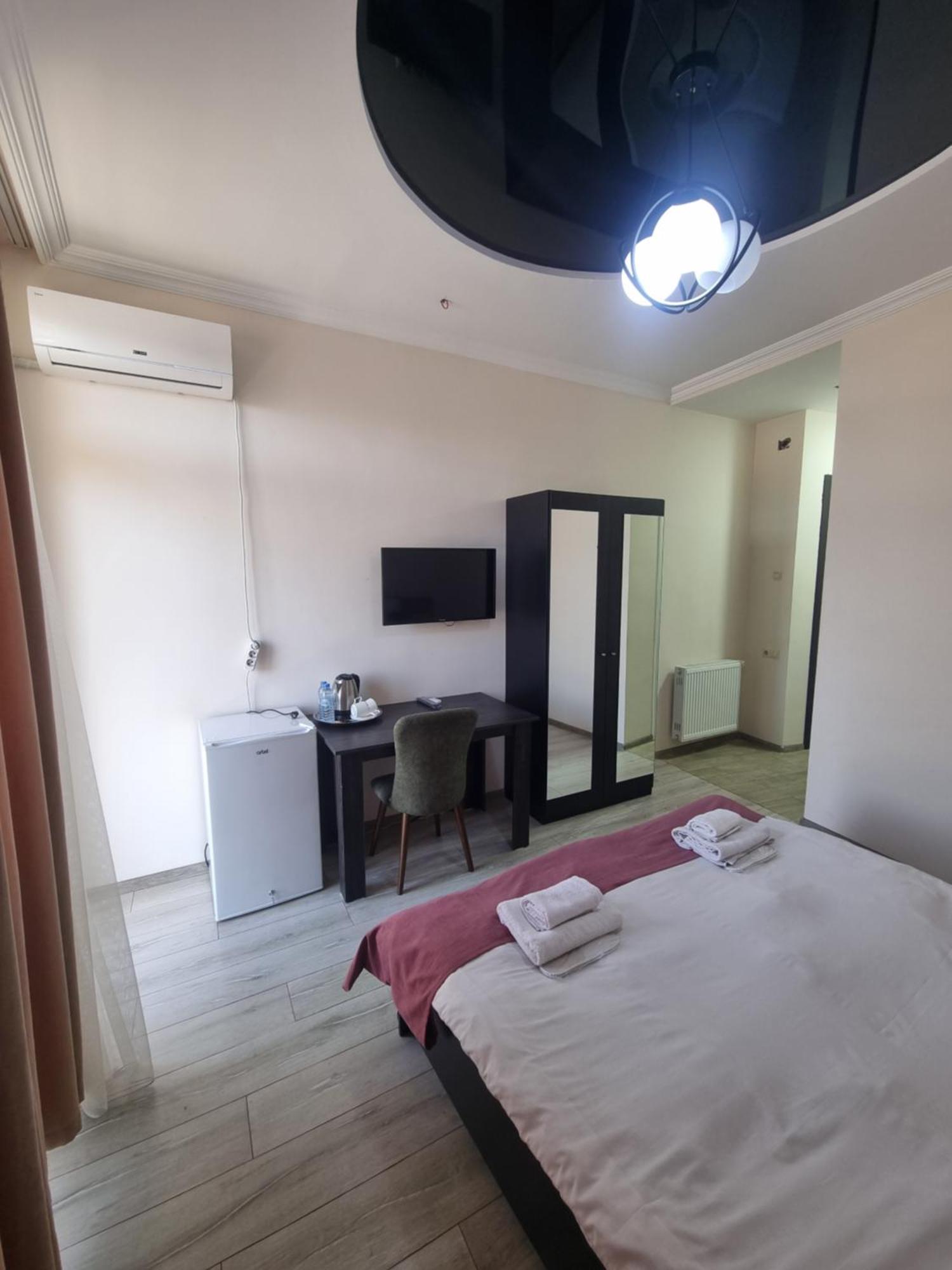 Mahali Hotel Batoemi Buitenkant foto