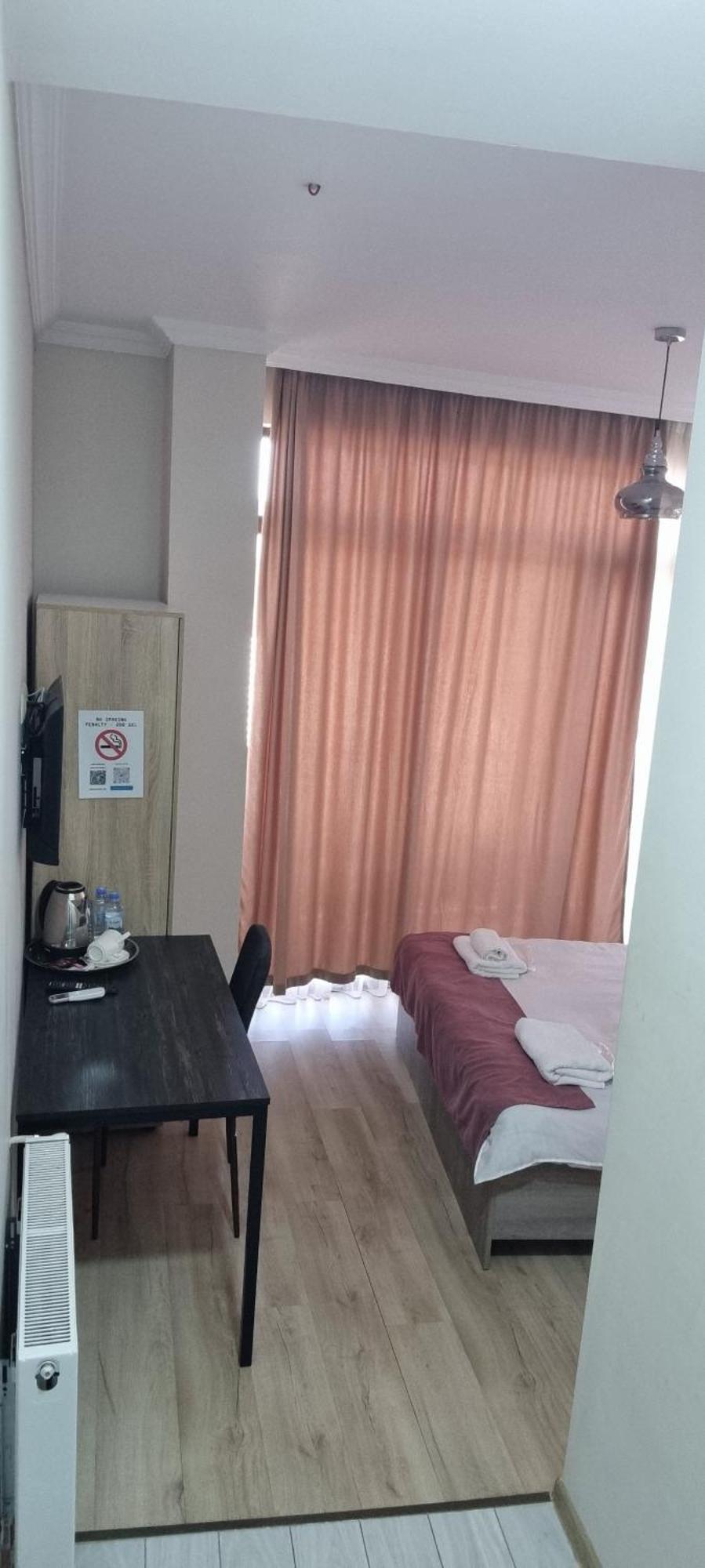 Mahali Hotel Batoemi Buitenkant foto
