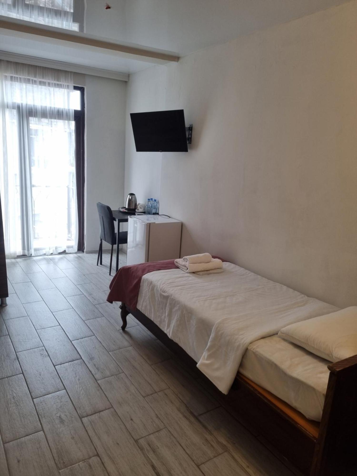 Mahali Hotel Batoemi Buitenkant foto