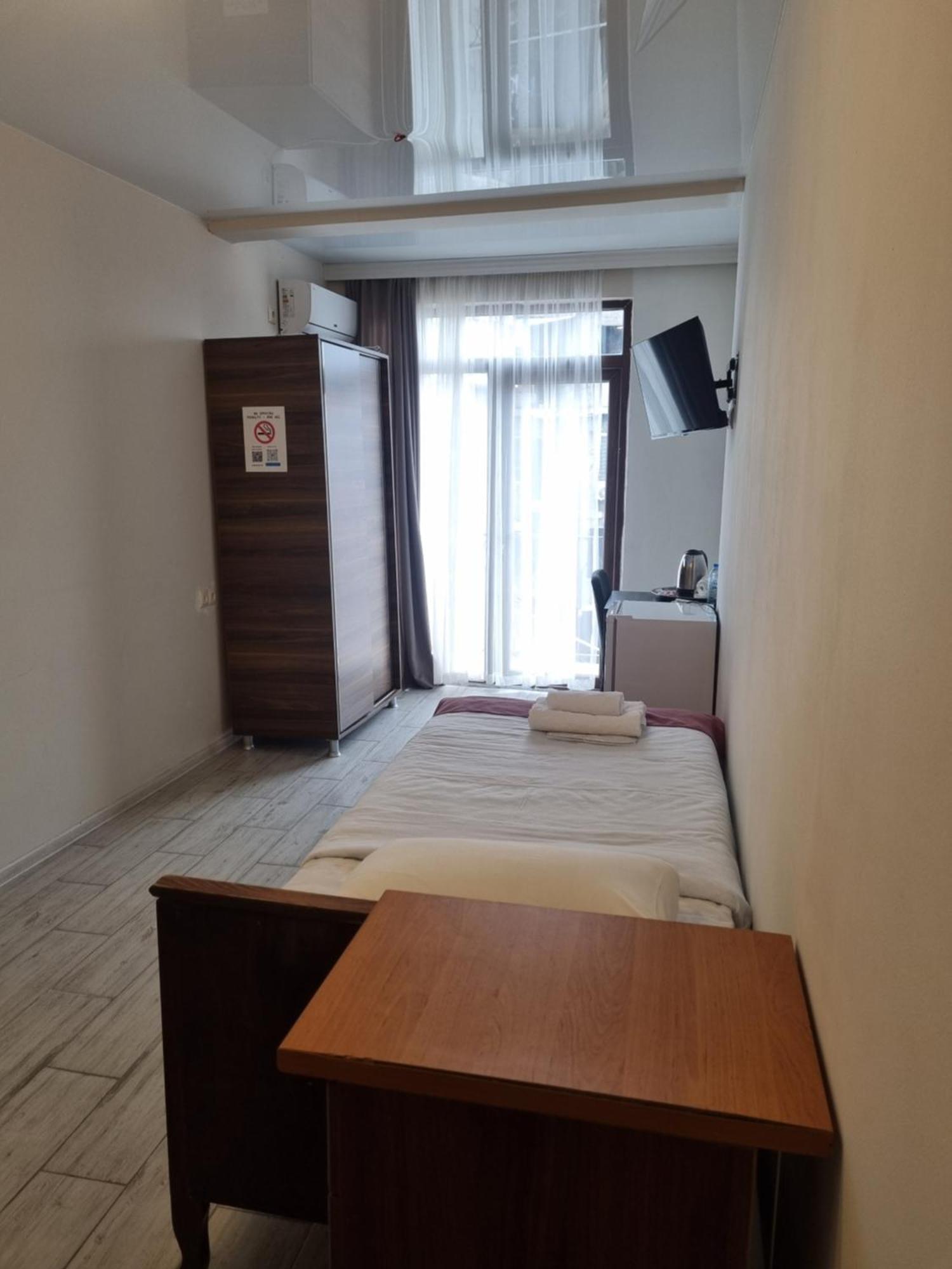 Mahali Hotel Batoemi Buitenkant foto