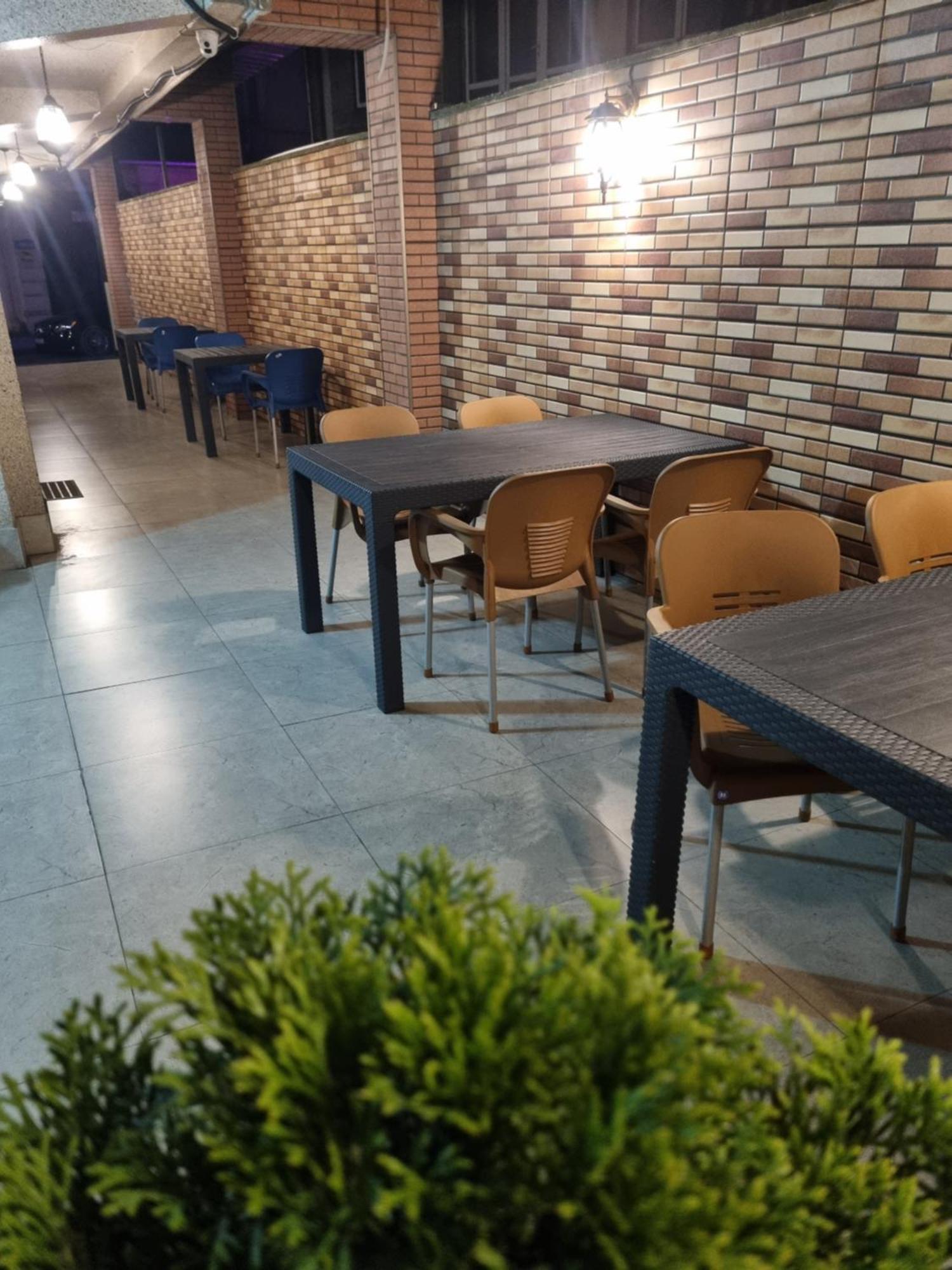 Mahali Hotel Batoemi Buitenkant foto