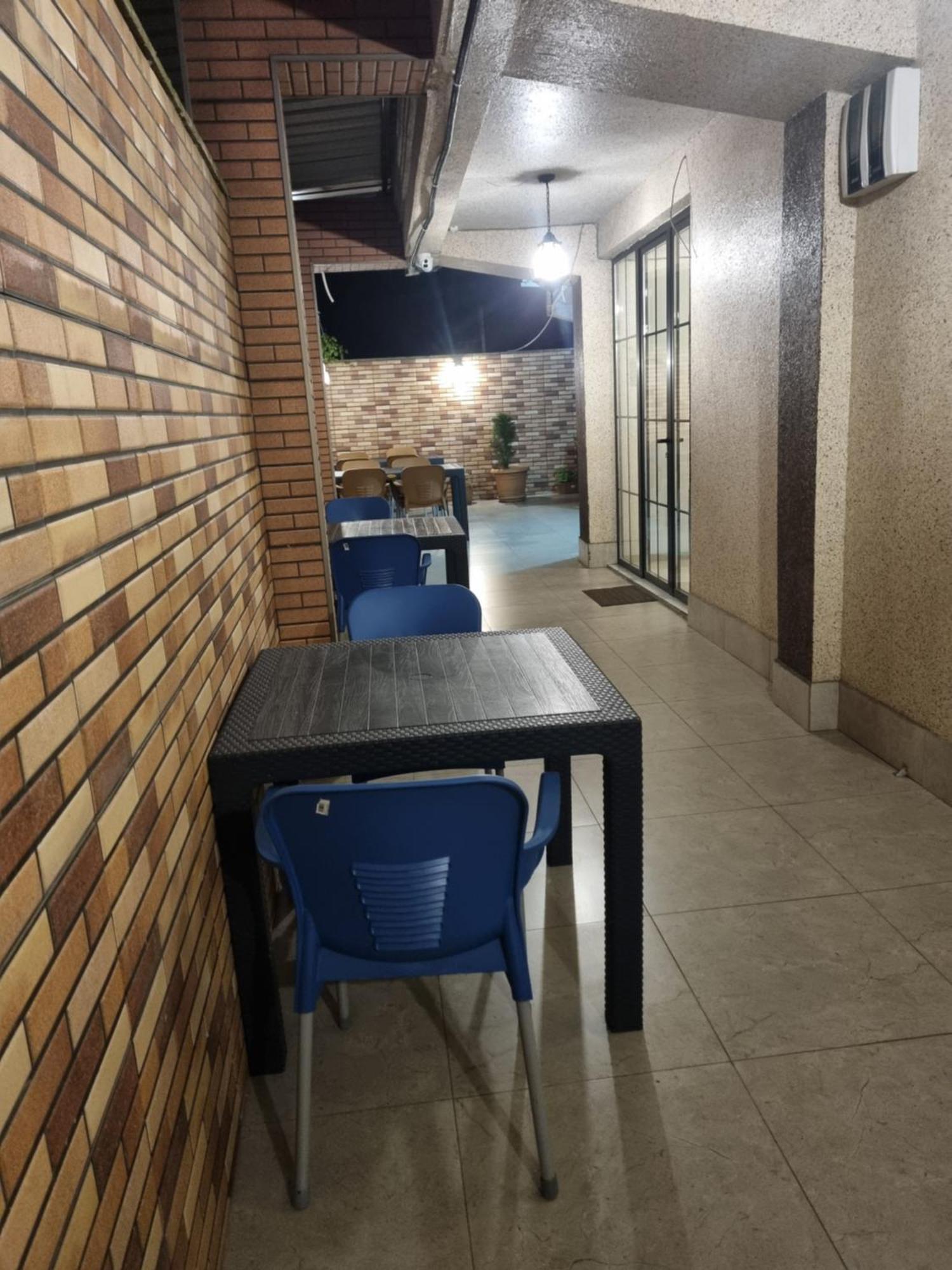 Mahali Hotel Batoemi Buitenkant foto
