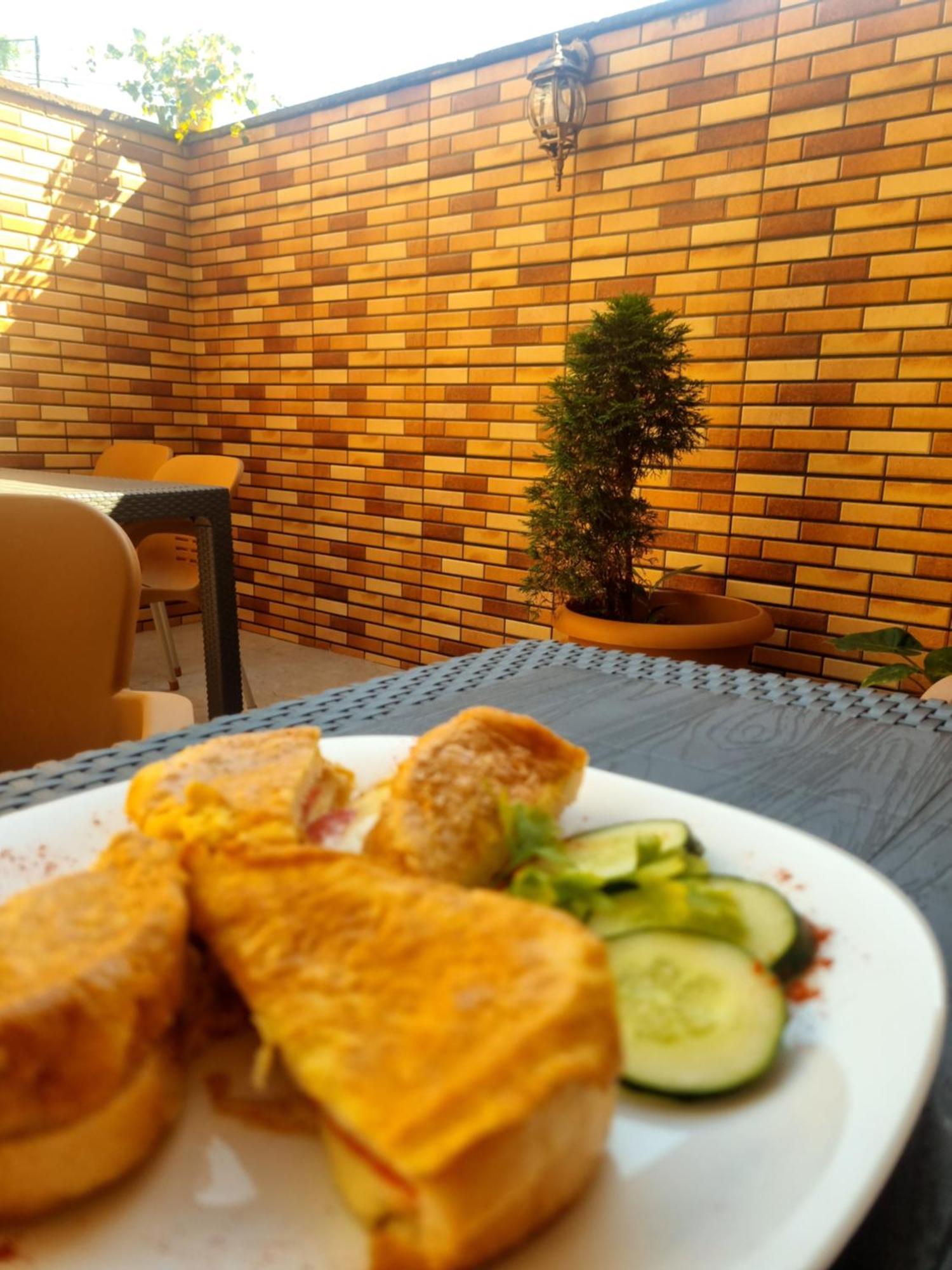 Mahali Hotel Batoemi Buitenkant foto