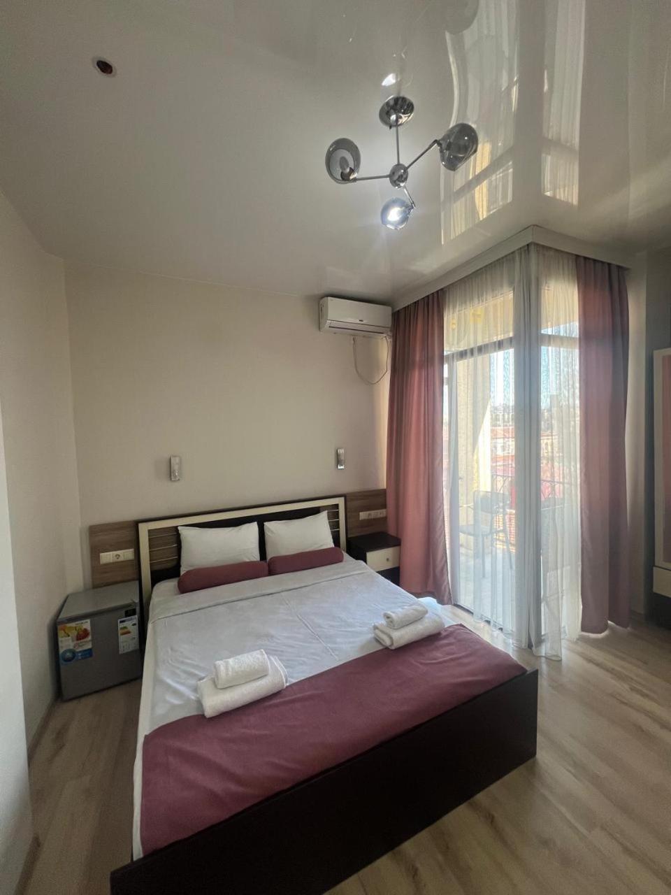 Mahali Hotel Batoemi Buitenkant foto