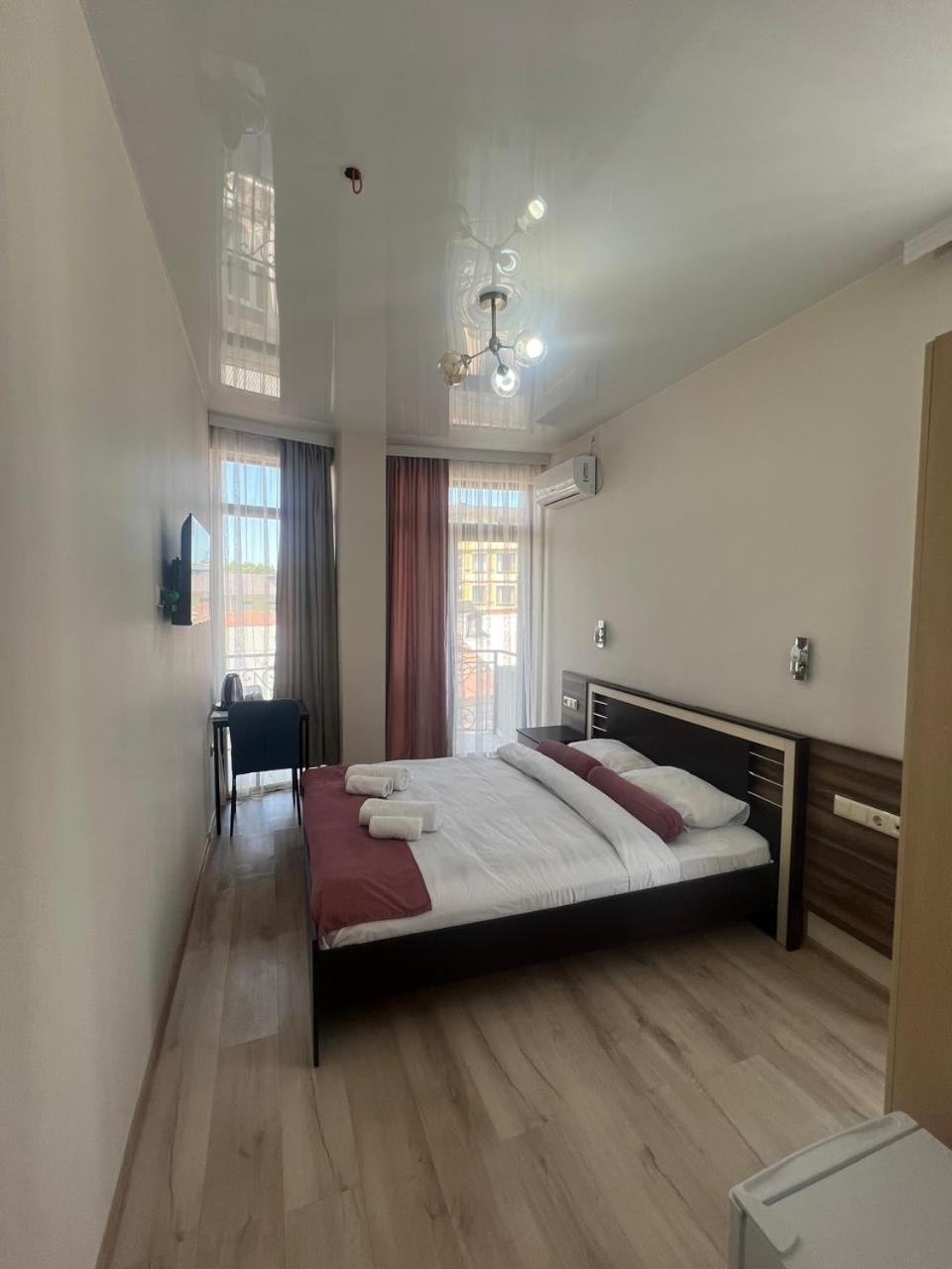 Mahali Hotel Batoemi Buitenkant foto