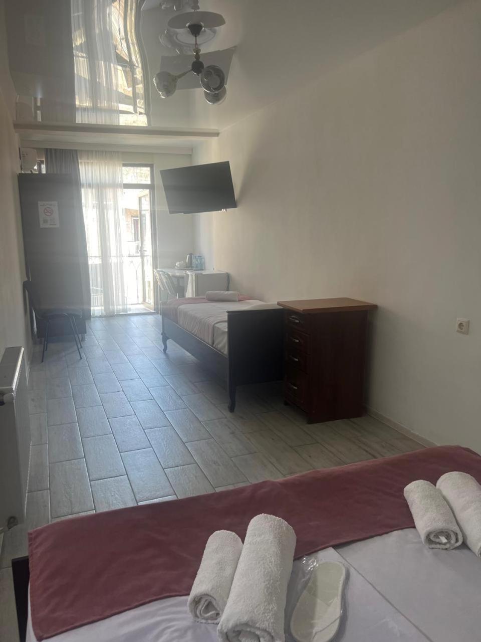 Mahali Hotel Batoemi Buitenkant foto