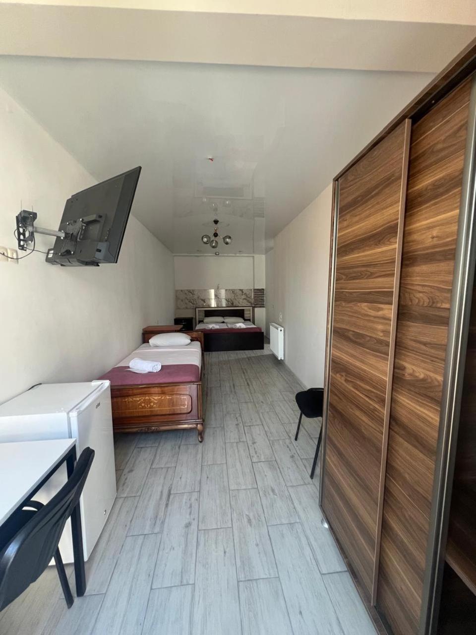 Mahali Hotel Batoemi Buitenkant foto